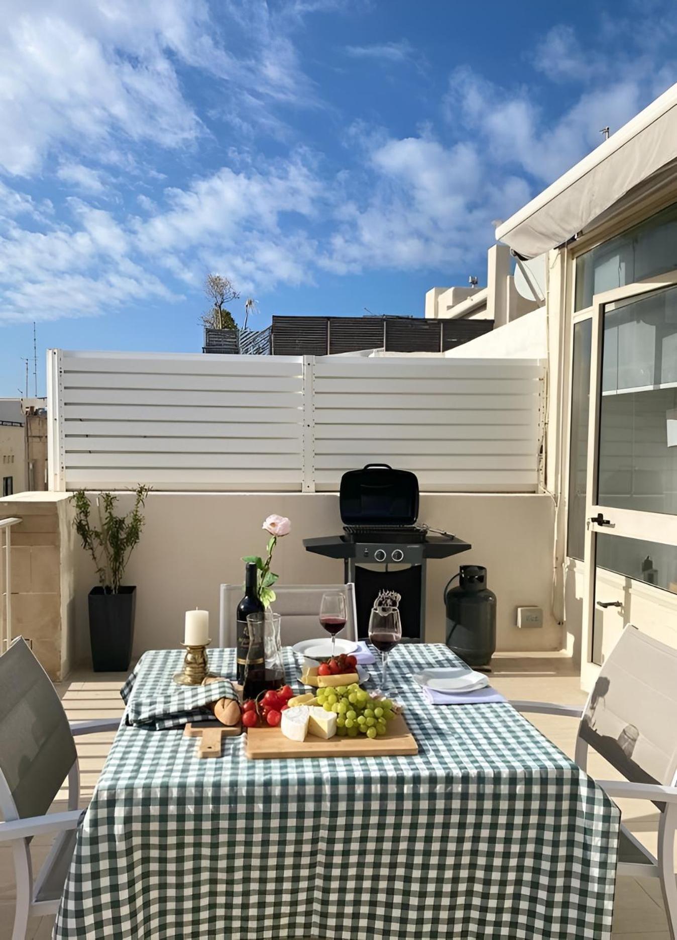 דירות Sliema Cosy Penthouse With Bbq מראה חיצוני תמונה